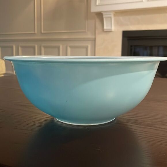 Vintage Pyrex Robin Easter Egg blue mixing bowl #325 2.5L Vintage kitchenware - Picture 1 of 5